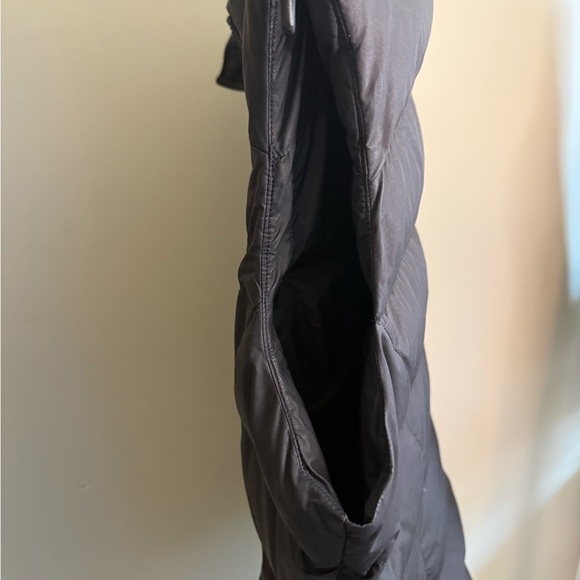 The North Face Black Puffer Vest - Picture 3 of 6